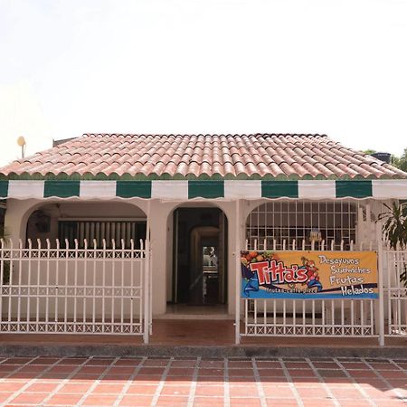 Hotel Vargas Airport Cartagena Екстер'єр фото