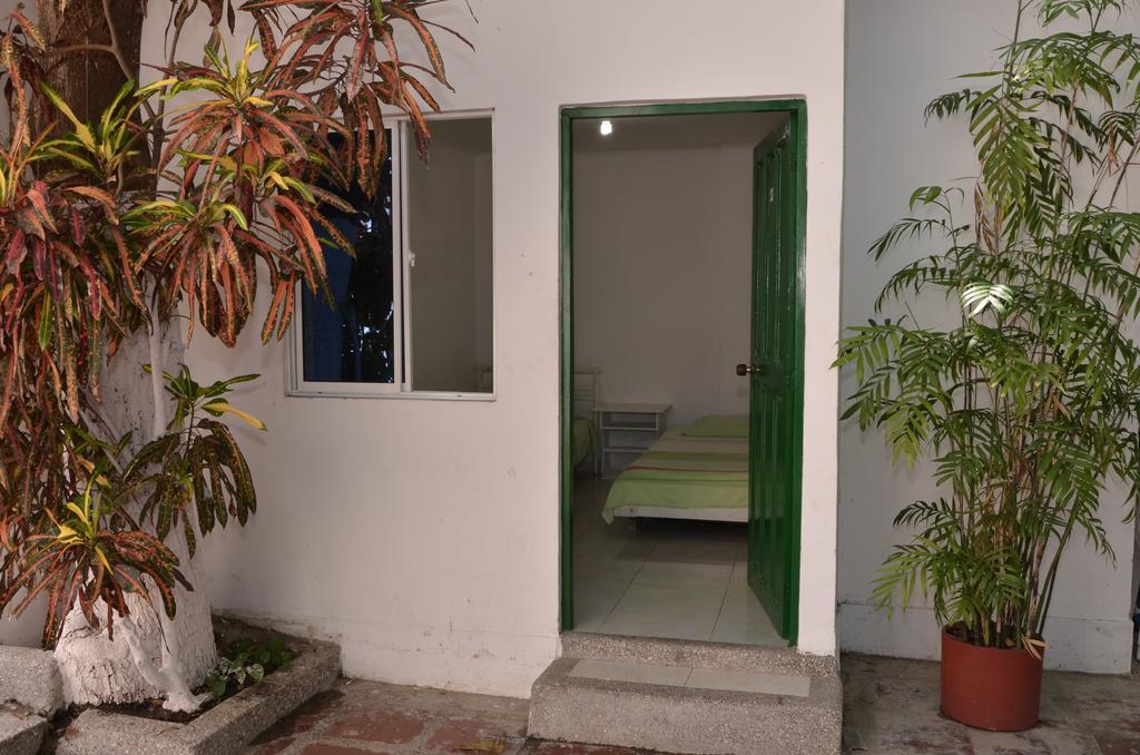Hotel Vargas Airport Cartagena Екстер'єр фото