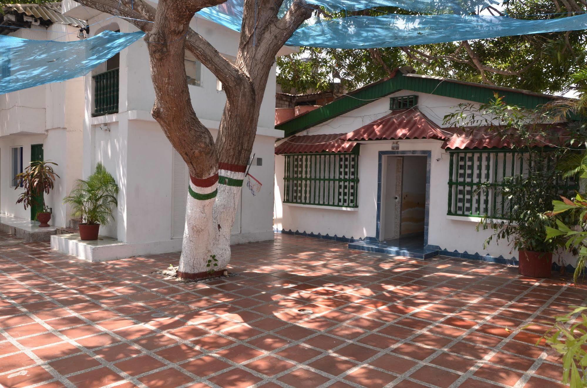 Hotel Vargas Airport Cartagena Екстер'єр фото