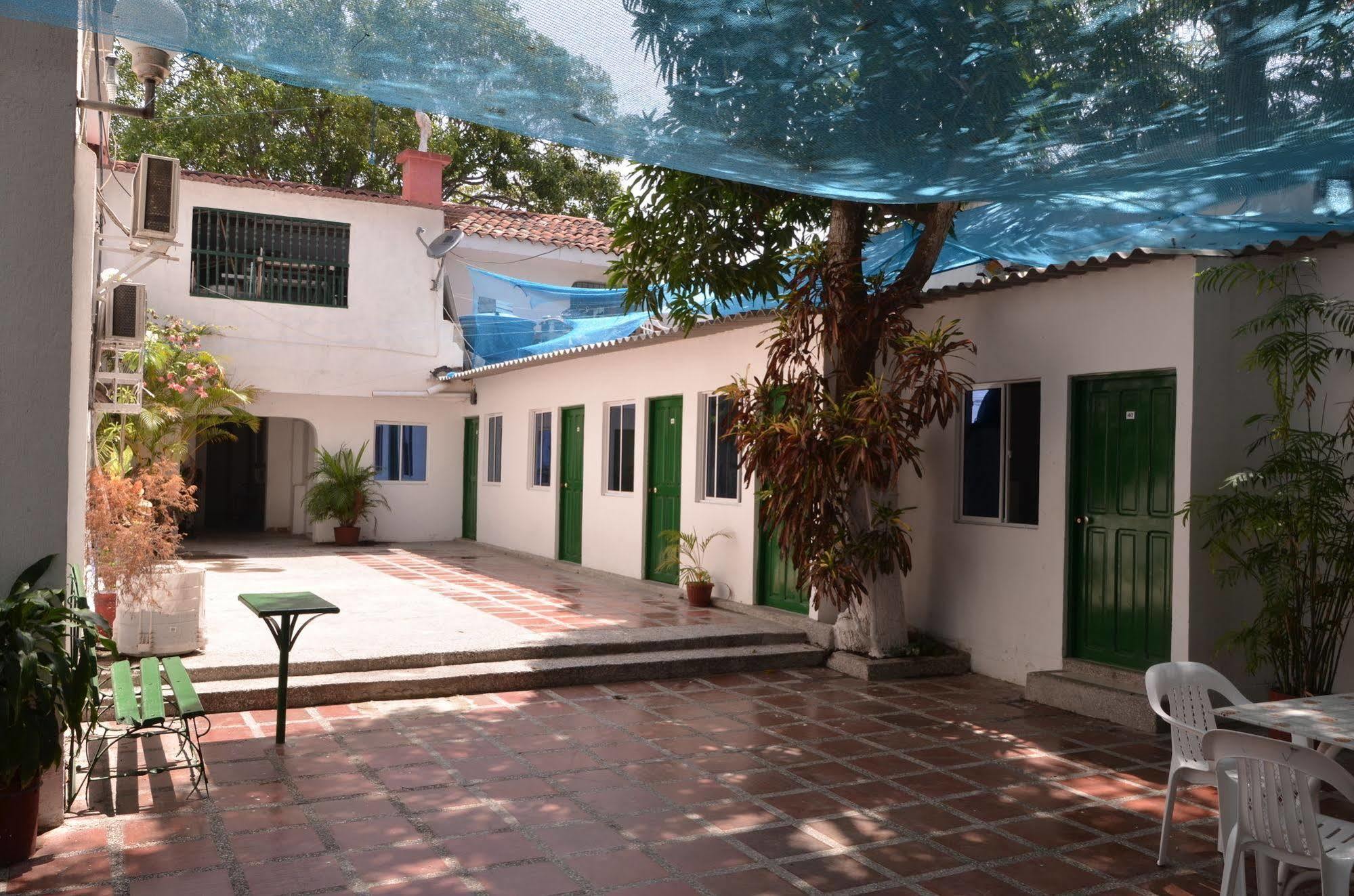 Hotel Vargas Airport Cartagena Екстер'єр фото