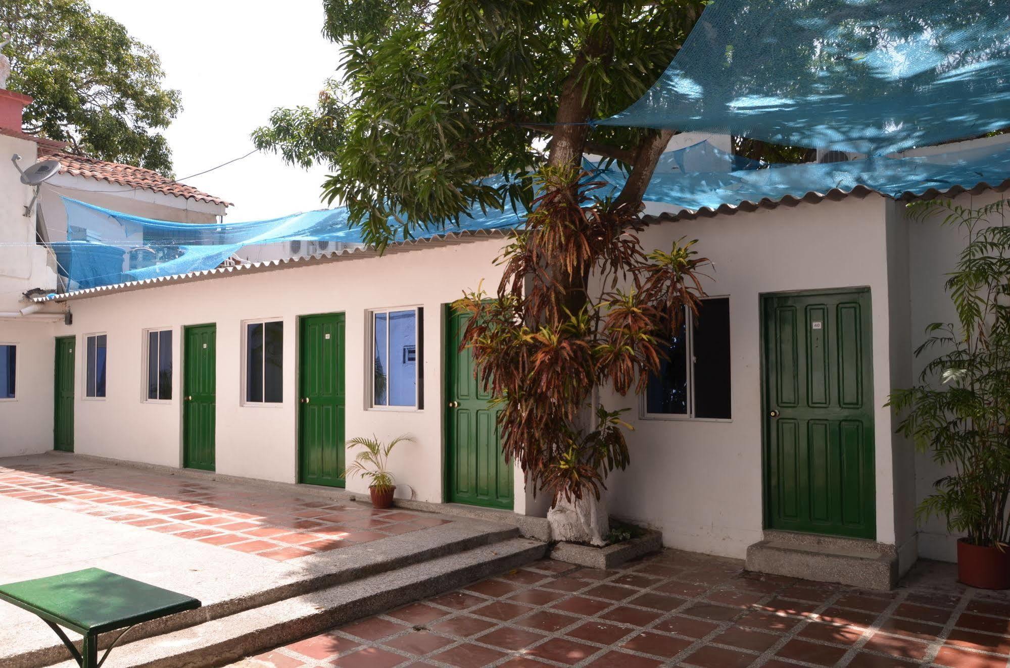 Hotel Vargas Airport Cartagena Екстер'єр фото