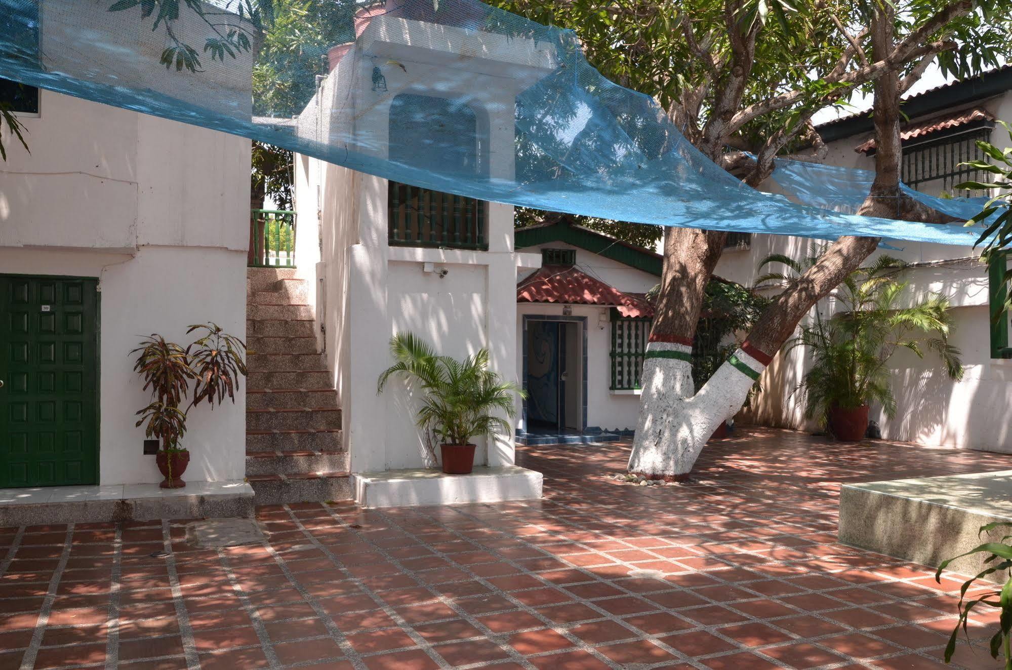 Hotel Vargas Airport Cartagena Екстер'єр фото