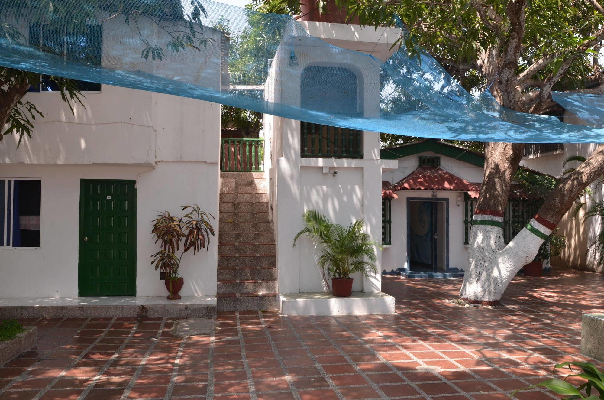 Hotel Vargas Airport Cartagena Екстер'єр фото