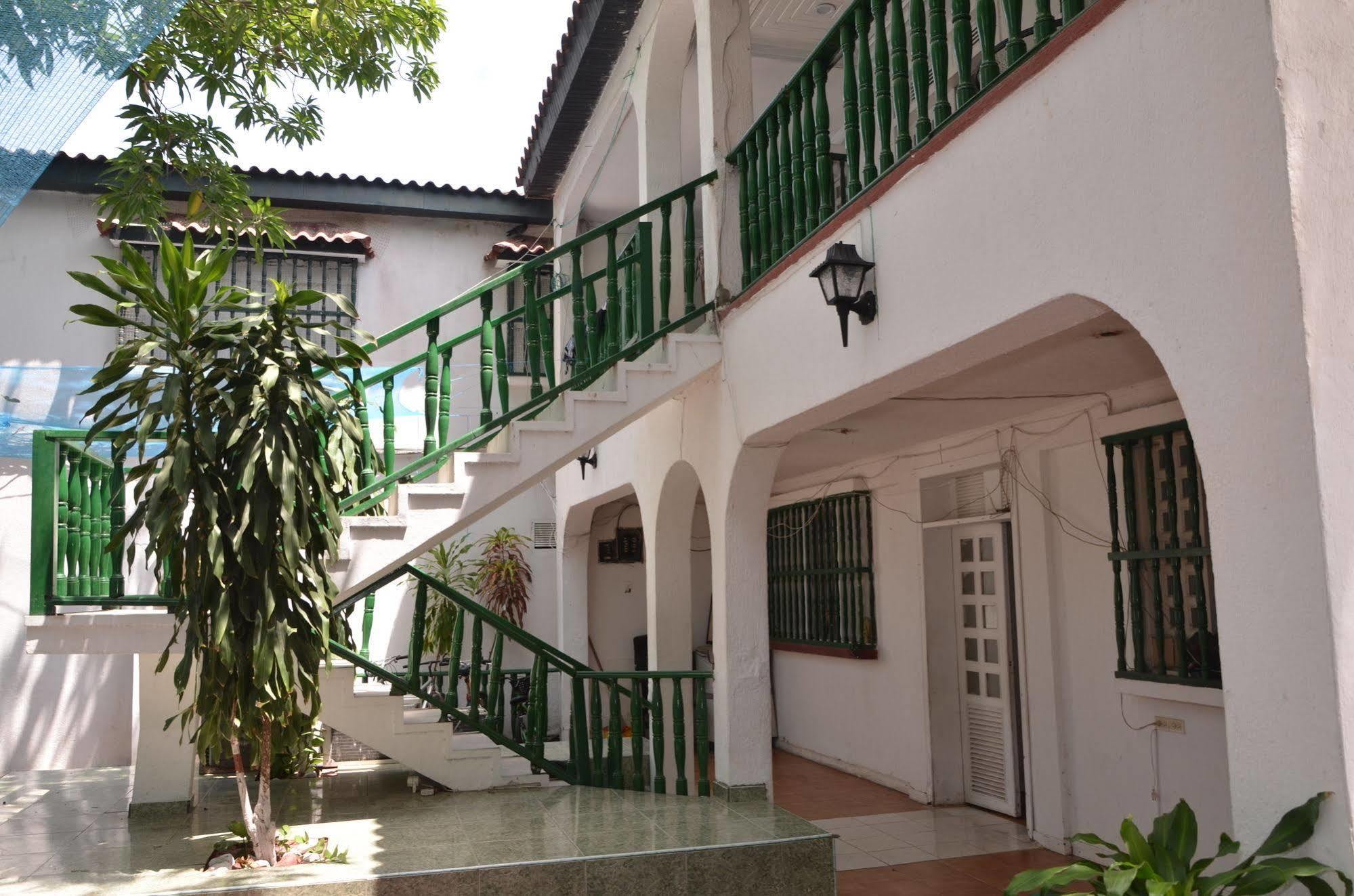 Hotel Vargas Airport Cartagena Екстер'єр фото