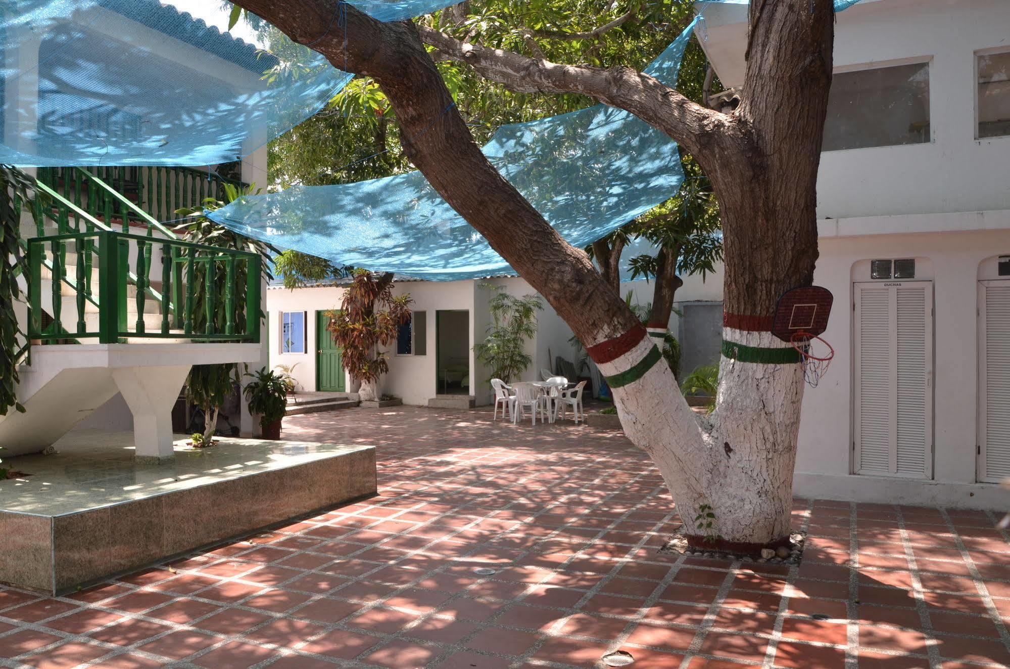 Hotel Vargas Airport Cartagena Екстер'єр фото