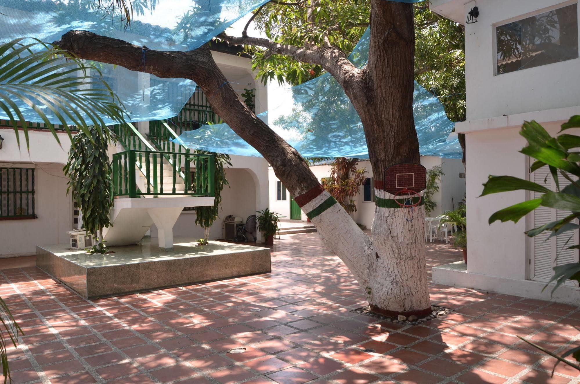 Hotel Vargas Airport Cartagena Екстер'єр фото