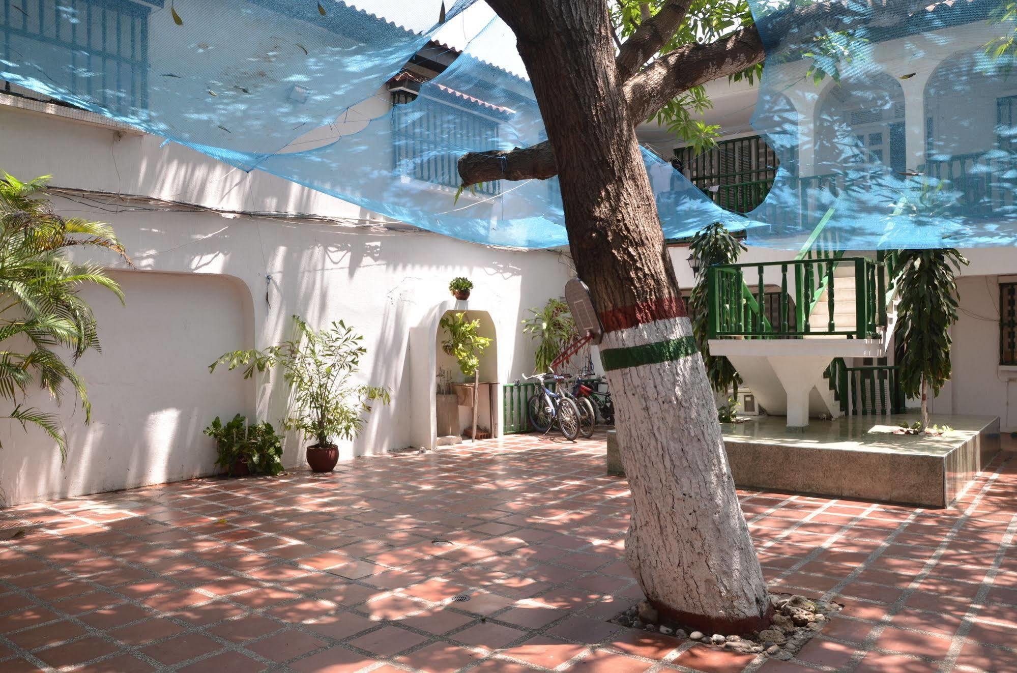 Hotel Vargas Airport Cartagena Екстер'єр фото
