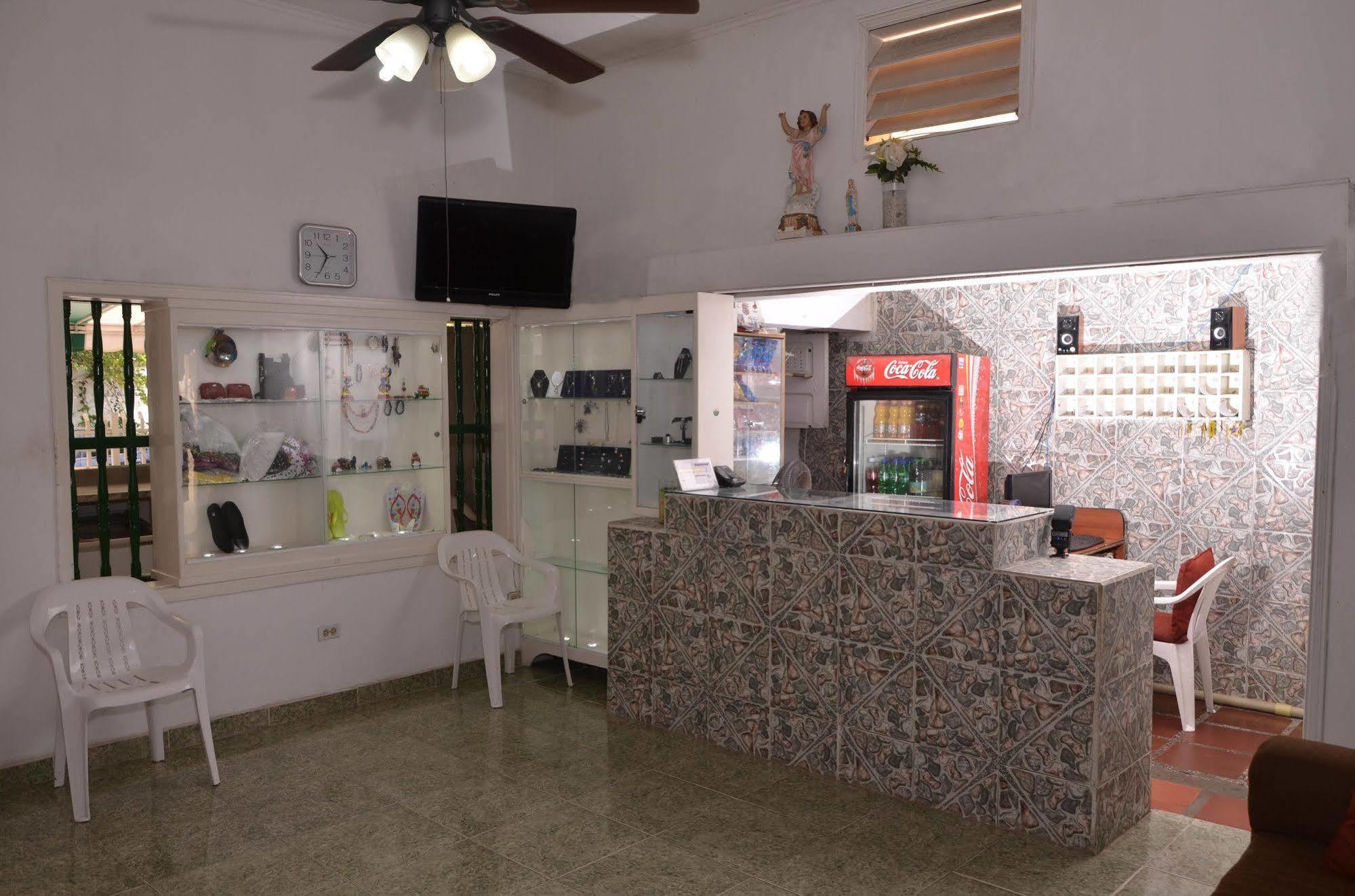 Hotel Vargas Airport Cartagena Екстер'єр фото
