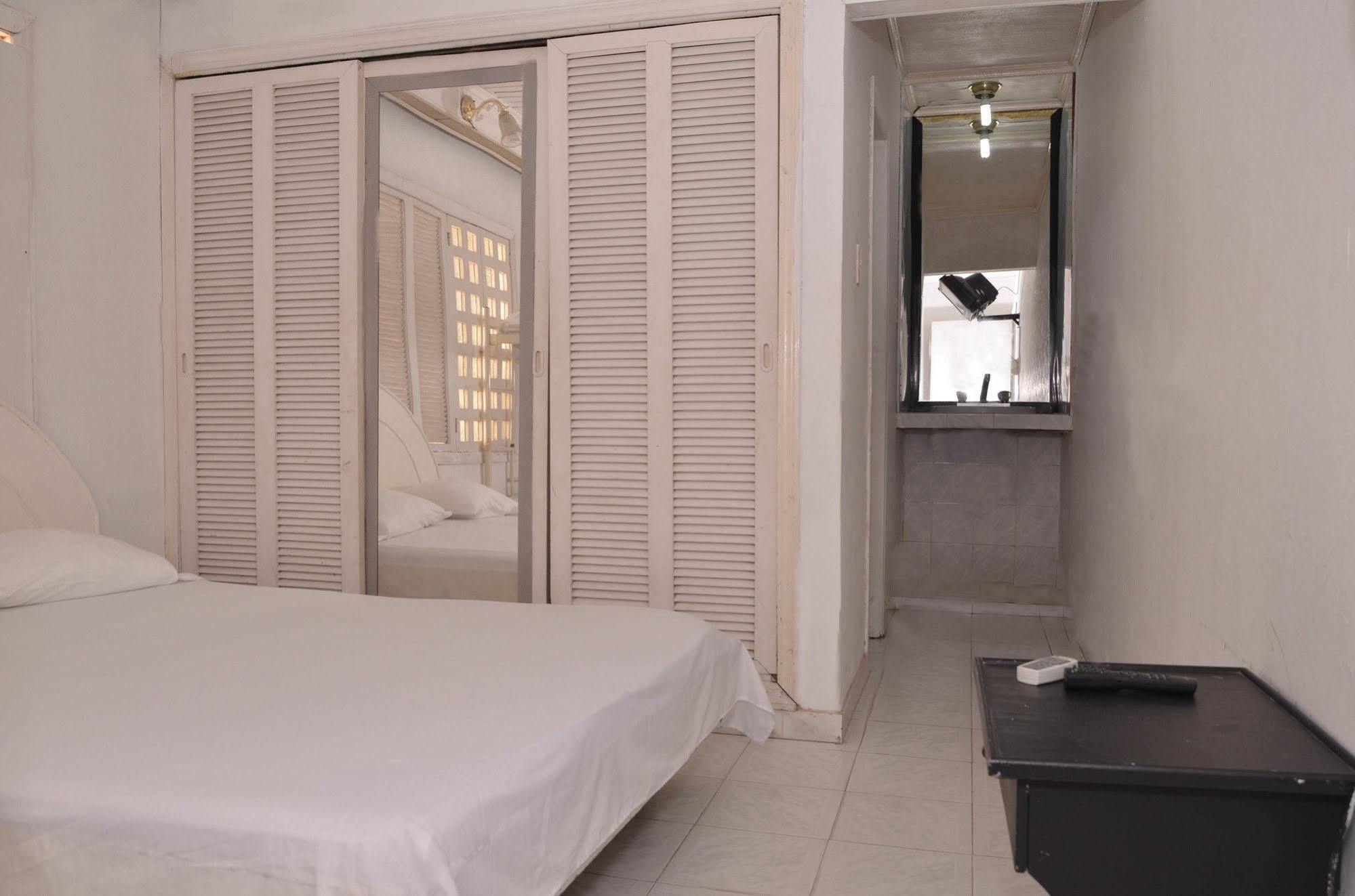 Hotel Vargas Airport Cartagena Екстер'єр фото