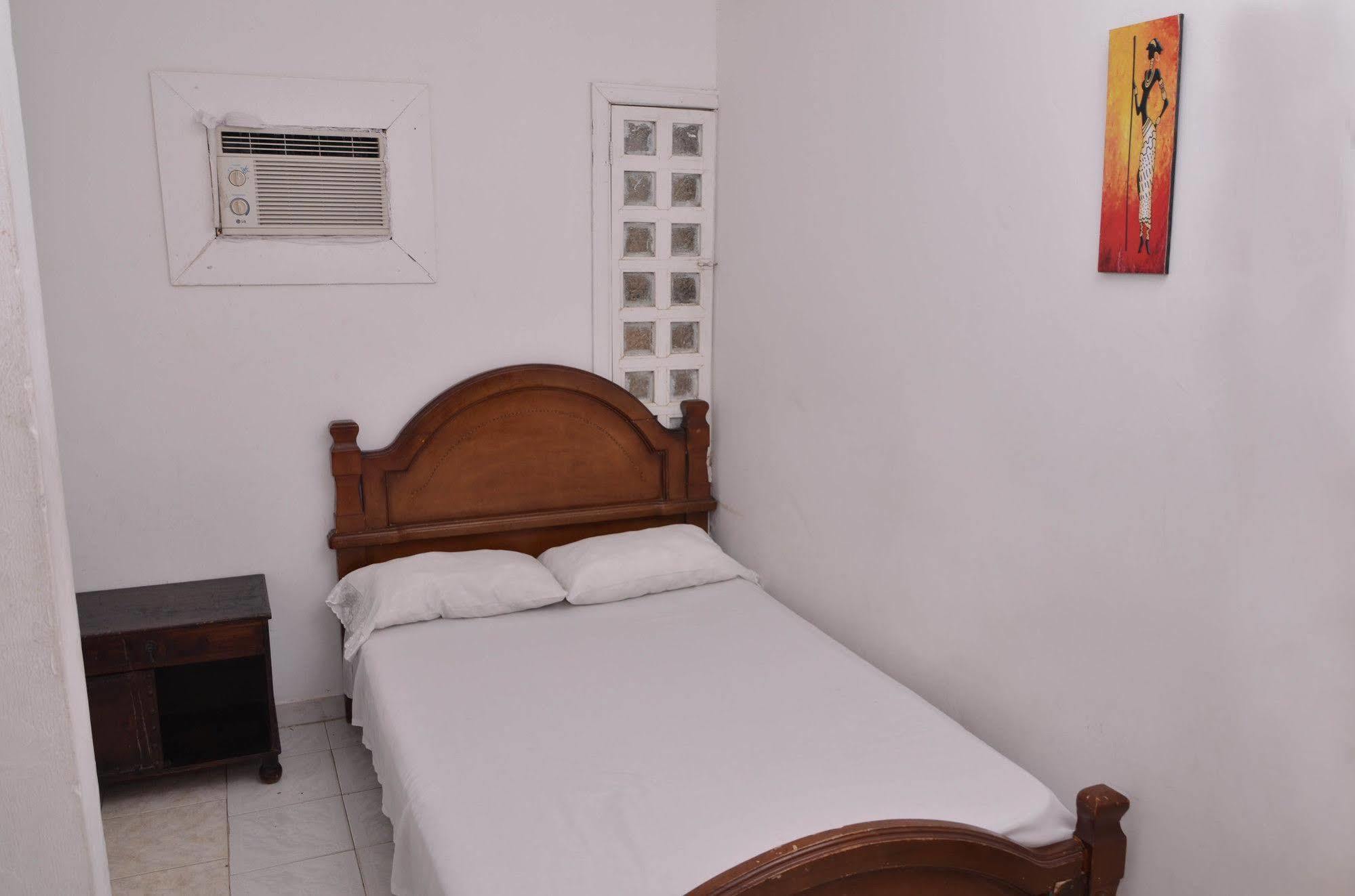 Hotel Vargas Airport Cartagena Екстер'єр фото