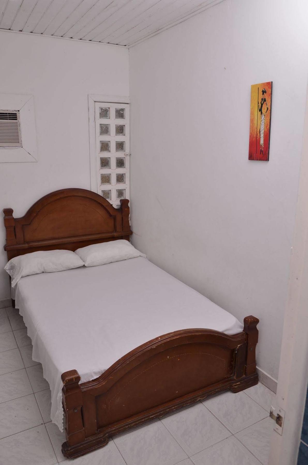 Hotel Vargas Airport Cartagena Екстер'єр фото
