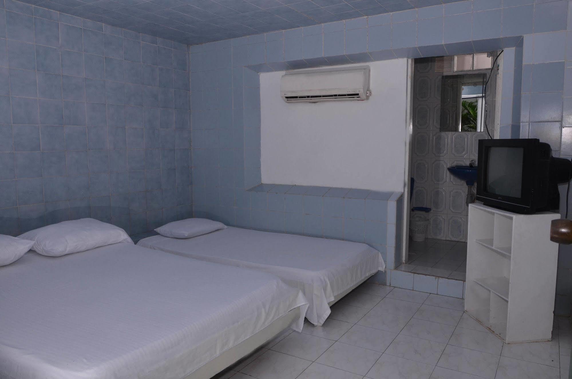 Hotel Vargas Airport Cartagena Екстер'єр фото