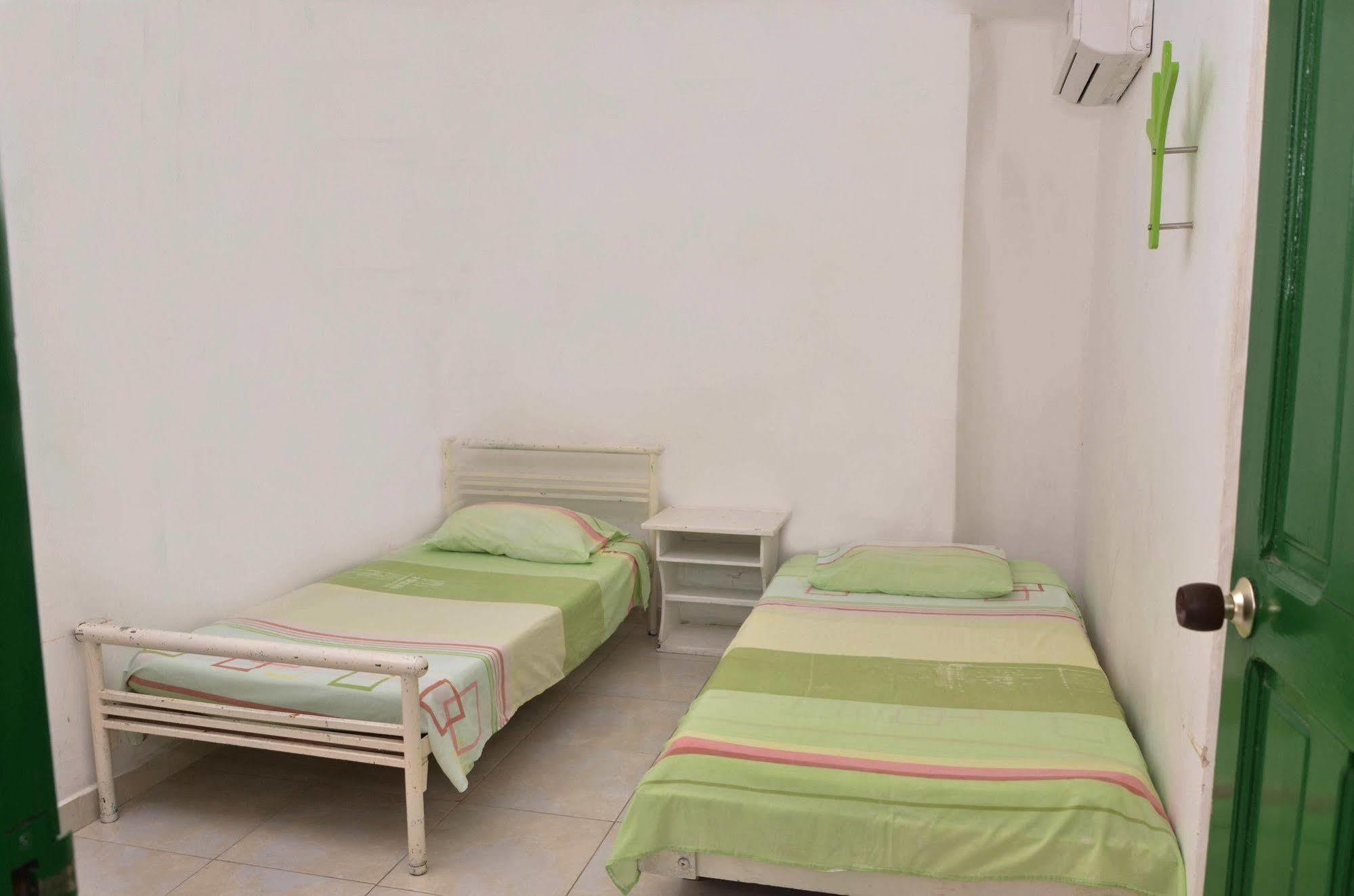 Hotel Vargas Airport Cartagena Екстер'єр фото