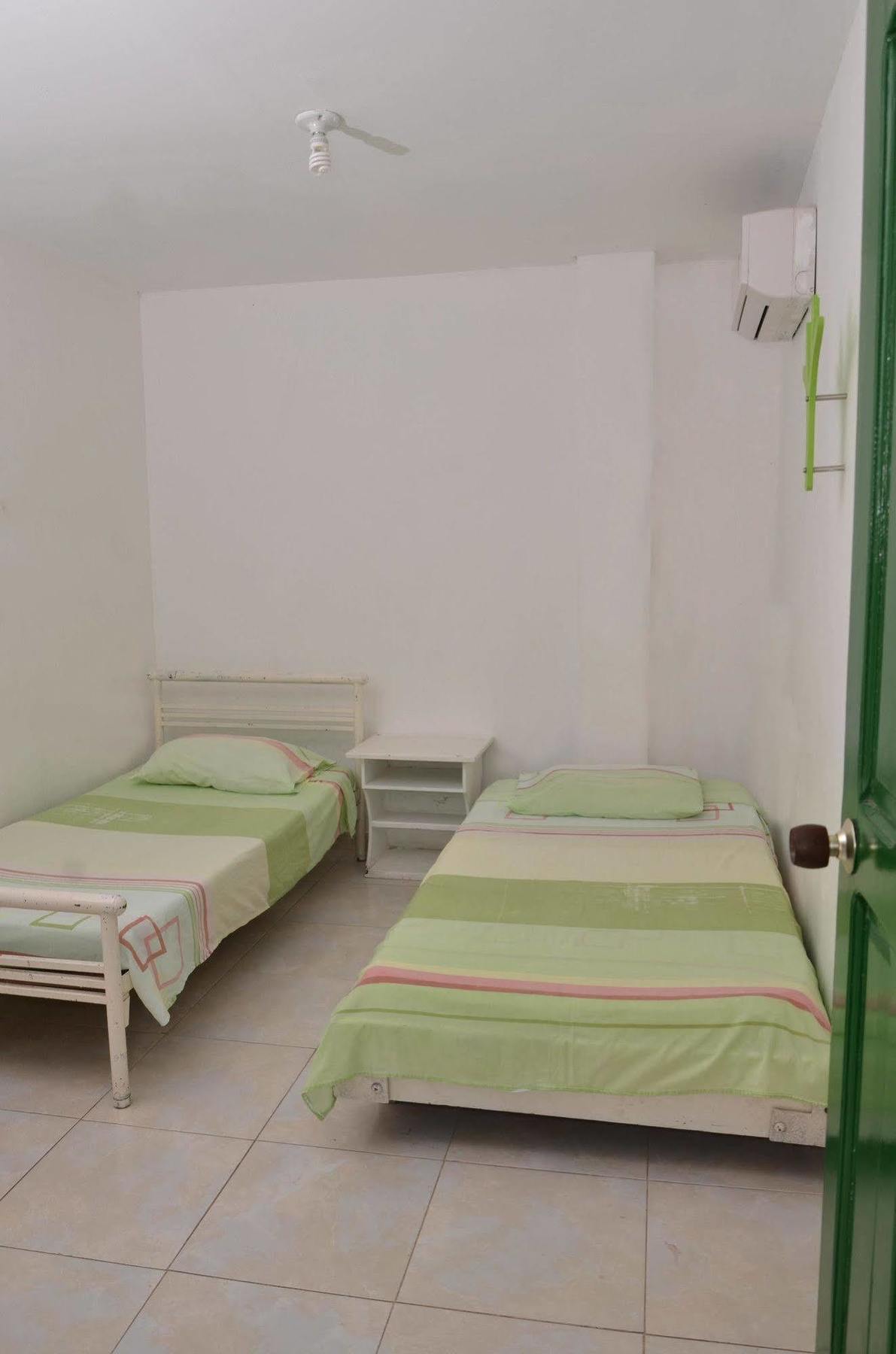 Hotel Vargas Airport Cartagena Екстер'єр фото