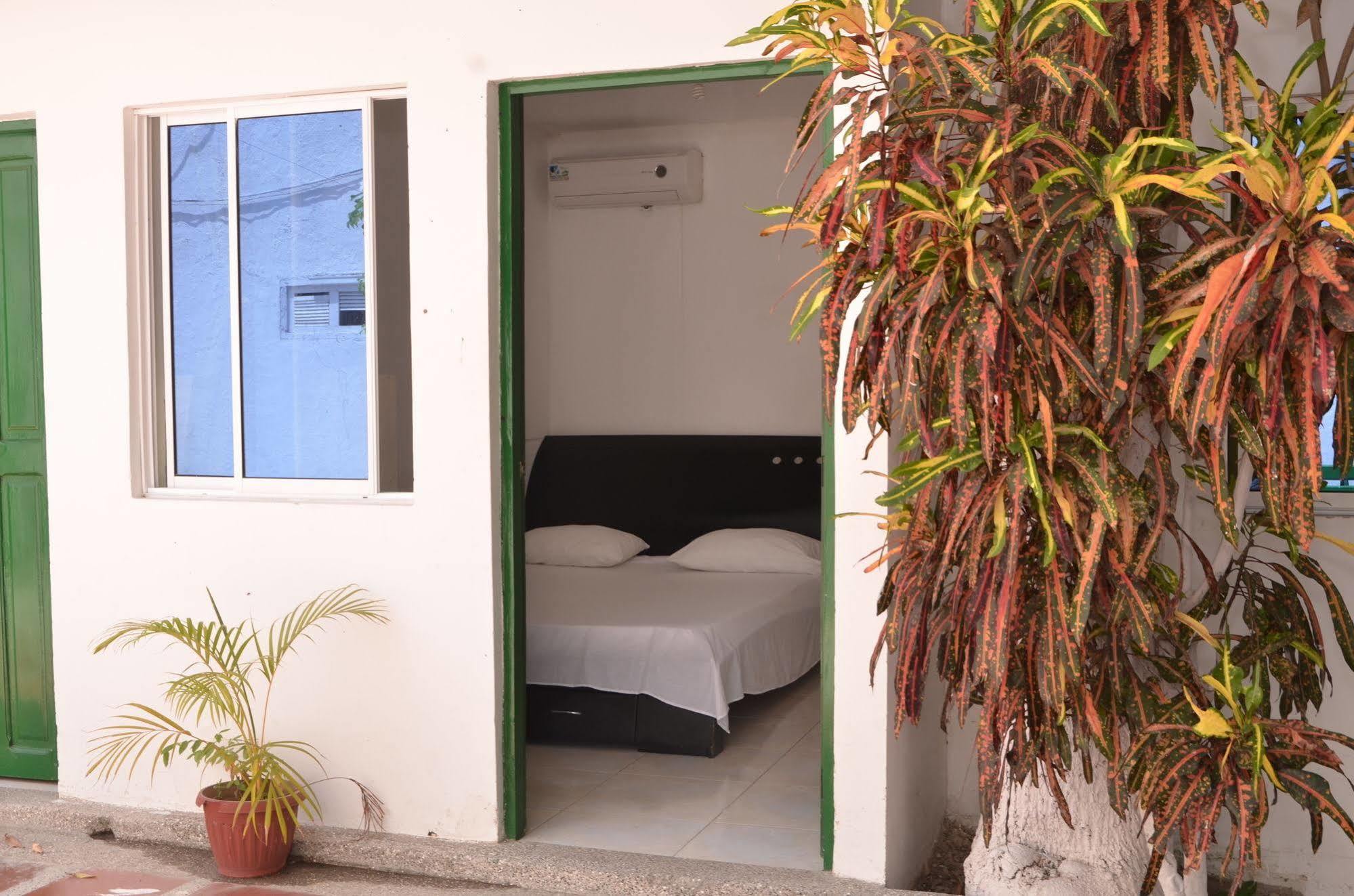 Hotel Vargas Airport Cartagena Екстер'єр фото