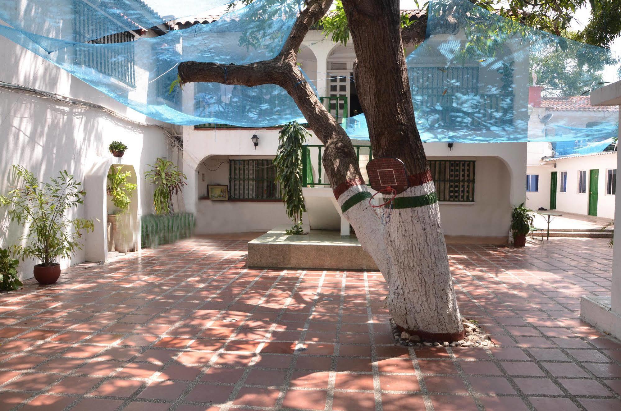 Hotel Vargas Airport Cartagena Екстер'єр фото