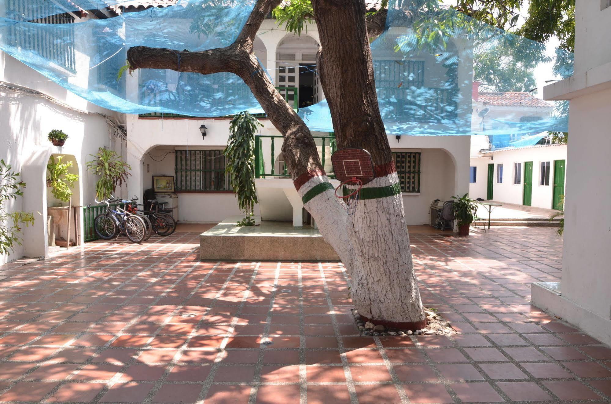 Hotel Vargas Airport Cartagena Екстер'єр фото