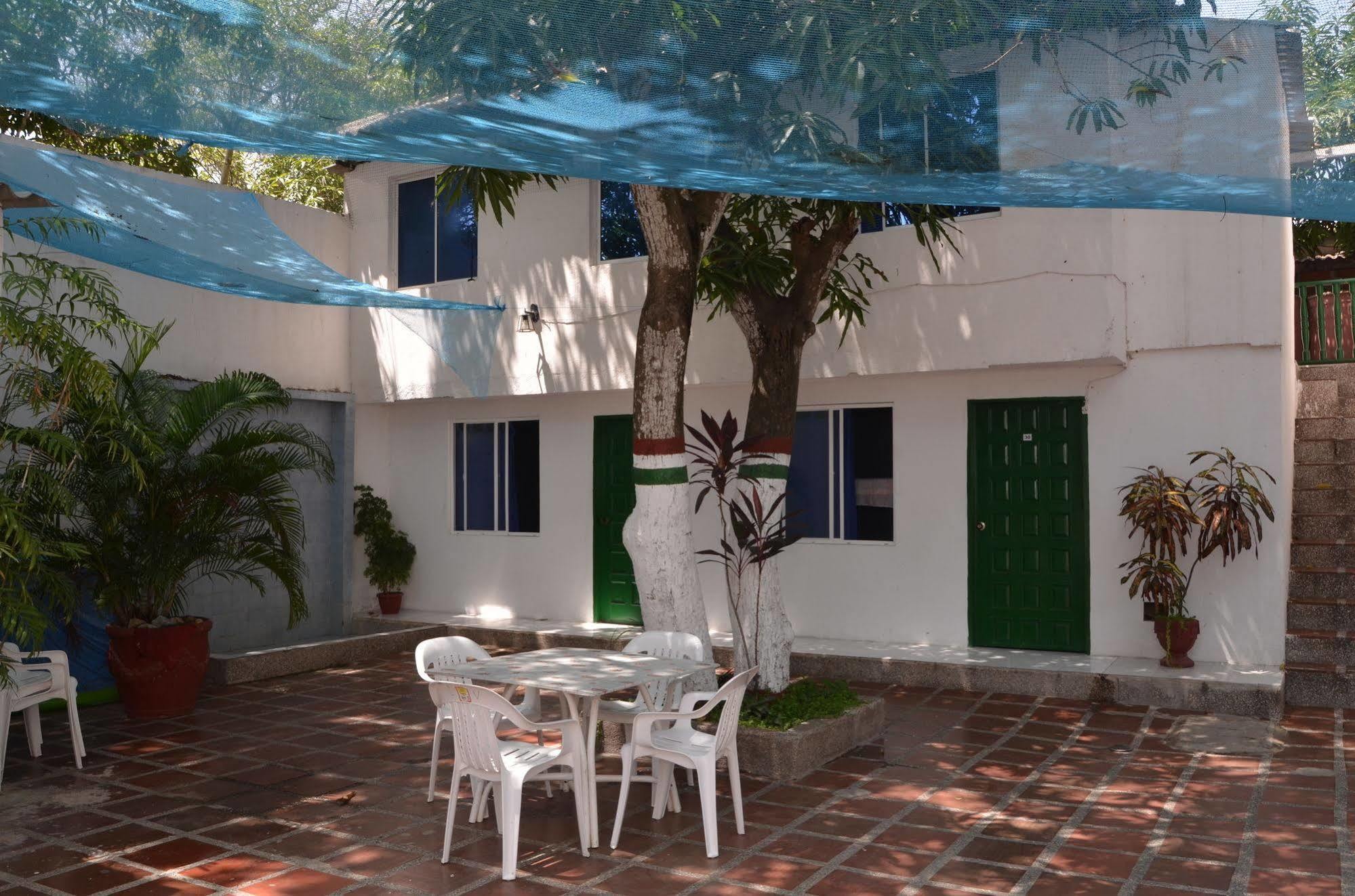 Hotel Vargas Airport Cartagena Екстер'єр фото