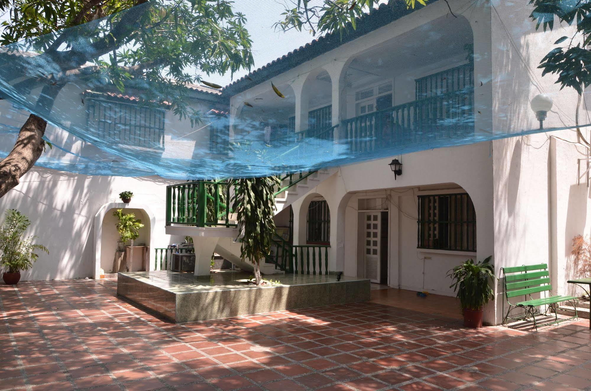 Hotel Vargas Airport Cartagena Екстер'єр фото