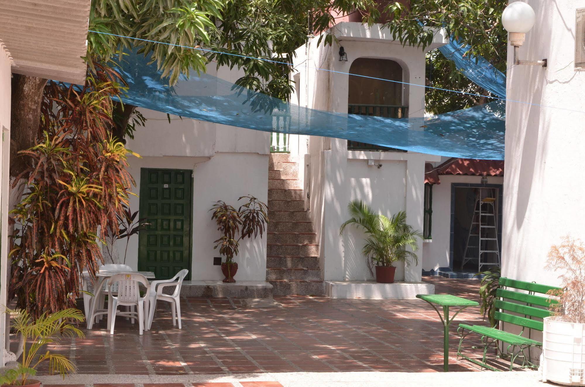 Hotel Vargas Airport Cartagena Екстер'єр фото